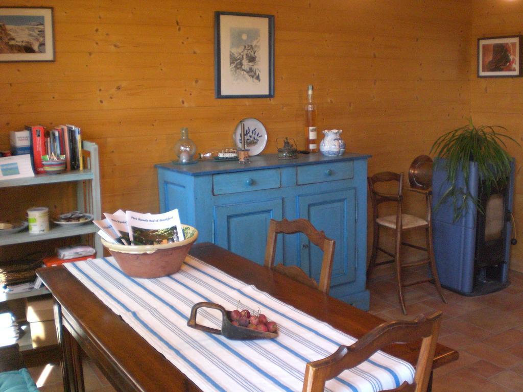 Pera Rionda Bed and Breakfast Caprie Exteriör bild