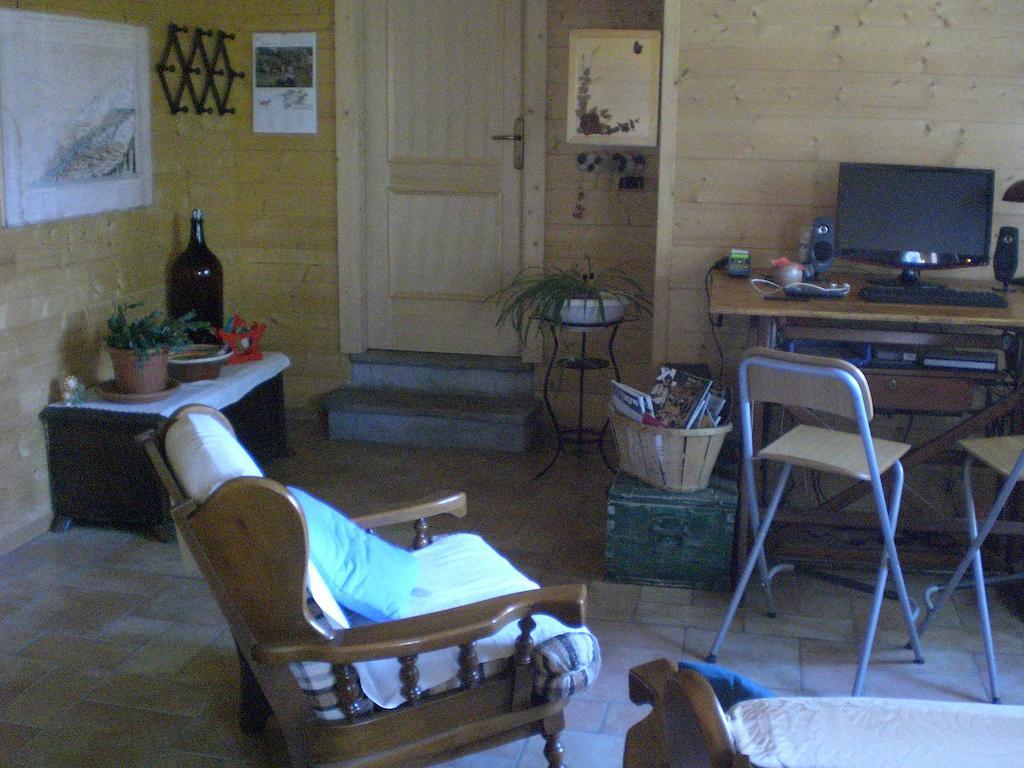 Pera Rionda Bed and Breakfast Caprie Exteriör bild