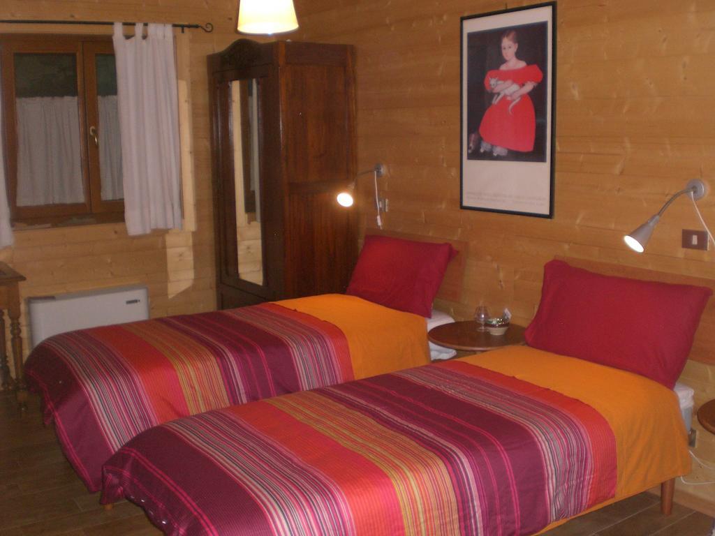 Pera Rionda Bed and Breakfast Caprie Rum bild